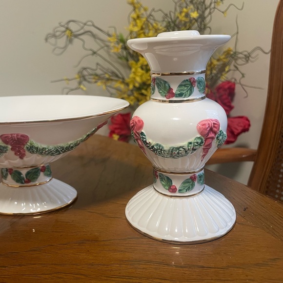 International Silver Company 3
Piece Ivory W/ Gold Trim Ceramic
Christmas Set - Picture 2 of 8